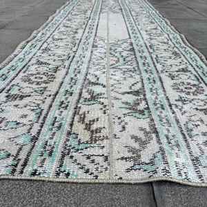 Alfombra Turca Vintage de Lana, 2.3x8.4 pies, Gris Azul Degradado - Product Image 5