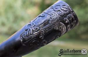 Vaso de cuerno para beber vikingo festivo hecho a mano para hidromiel y cerveza para fiestas navideñas y alegrías navideñas - Product Image 5