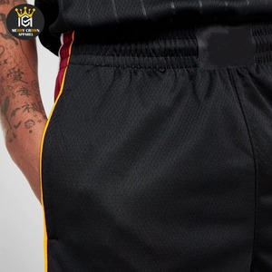 Short de basket-ball High Street Plus Size unisexe respirant à séchage rapide antibactérien en tissu de maille noir rouge panneau latéral sublimation - Product Image 5