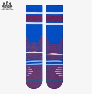 ถุงเท้ากีฬาถักนิตติ้งผ้าฝ้ายกันลื่นสำหรับฟุตบอล ขายดีที่สุด ขายส่ง OEM ODM สำหรับผู้ชายและผู้หญิง แห้งเร็ว ระบายอากาศได้ดี คุณภาพสูง จากผู้ผลิต - Product Image 4