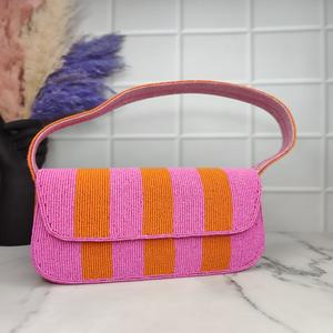 Sac à main de créateur perlé à rabat pour femmes et filles Travail lourd Conception latérale Broderie Décoration Doublure en nylon Fermeture de selle - Product Image 1