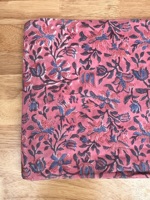 Tissu en coton imprimé à la main à motifs floraux roses, textile indien fait main pour robe, kurti, chemise, décoration intérieure