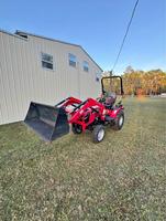 TRACTOR CARGADOR MAHINDRA 2126 DE ALTO RENDIMIENTO, 25.3 HP, 4X4, MOTOR DIÉSEL DE 3 CILINDROS, SISTEMA DE TRANSMISIÓN HIDROSTÁTICA DE 3 RANGOS EN VENTA