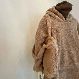 Sudadera con capucha Nombre personalizado Logo Usable con capucha Invierno Sherpa Franela de gran tamaño Sudadera con capucha Mantas con mangas - Product Image 3