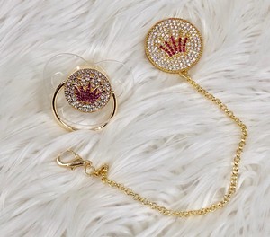 BEBEMEKAN - Caja de Chupetes Portátil de Alta Calidad con Forma de Corazón Dorado, Diseño Moderno y Lujoso, Personalizada para Recién Nacidos de 0 a 12 Meses, PET - Product Image 5