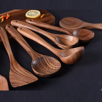 Juego de utensilios de cocina modernos de madera de teca de grado alimenticio, cucharas para sopa fáciles de limpiar, herramientas para servir con accesorios de diseño manual para cocinar