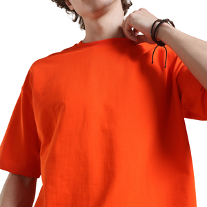 T-shirt surdimensionné 100% coton avec logo personnalisé pour hommes, coupe ample, épaules tombantes, grande taille pour un attrait urbain - Product Image 4