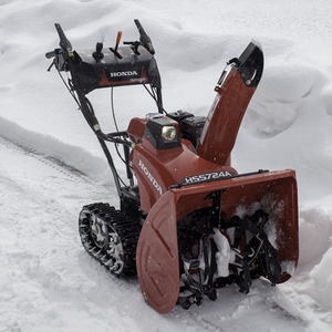 Soplador de nieve muy barato a la venta en Francia, entrega global, nuevo y usado estado con motor y componentes del núcleo del motor - Product Image 1