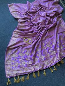 Sari de Seda Rusa de Diseño para Mujer con Pallu de Tejido Zari y Trabajo de Khatli Moti con Meenakari Bandhej en Sari Completo - Product Image 4