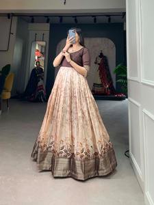 Colección de vestidos de seda Tussar con borde impreso y tejido con costuras de lienzo - Product Image 4