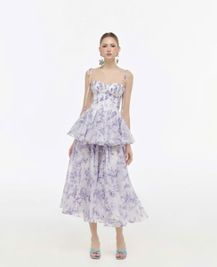 ความสง่างามตามธรรมชาติด้วยชุดเดรสลายดอกไม้และรายละเอียดที่ละเอียดอ่อนผลิตในเวียดนาม OEM/ODM ที่ปรับแต่งได้ - Product Image 3