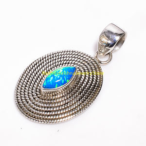 Pendentif ovale en opale de feu bleue fait à la main, argent sterling 925, bijoux texturés de créateur - Product Image 6