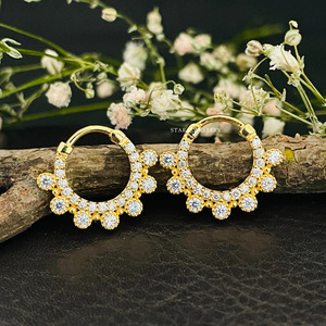 Ensemble de lunette en or massif 14 carats Miligrain Diamond Daith Clicker Fine Jewelry. - Product Image 2