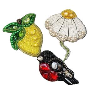 Broches brodées de perles de rocaille vintage personnalisées de conception D Broches perlées élégantes pour les occasions de mariage et d'enfants - Product Image 2