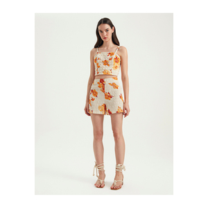 Shorts de Mujer de Alta Calidad con Estampado de Flores Amarillas - Product Image 2