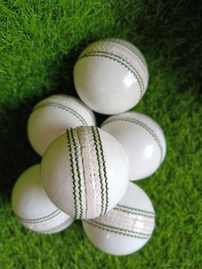 Venta al por mayor de equipo profesional de Cricket, pelota dura de cuero de Cricket para bate de interior, pelotas personalizadas de alta calidad, Cricket DE LA India - Product Image 3
