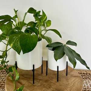 Pot de fleurs en métal fait à la main avec support Conteneur de fleurs intérieur et extérieur pour décoration de jardin Utilisation à l'exportation - Product Image 4