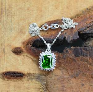 Colgante de Topacio Esmeralda, Plata de Ley 925, Joyería de Piedras Preciosas Hecha a Mano, Elegante Collar para Mujer, Regalo - Product Image 1