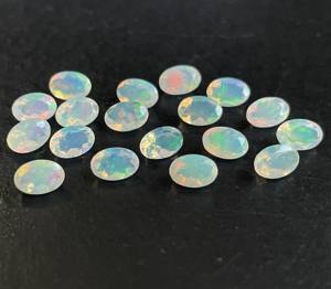 Opale éthiopienne naturelle coupe ovale 4x5mm à facettes-superbe opale de qualité multi-feu coupe ovale à facettes - Product Image 2