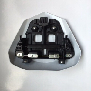 Coprisedile Singolo Yamaha YZF R6 2006-2010 in Plastica Bianca, Pelle e Carbonio per Moto, Codice Ricambio 2C02477A00P1 - Product Image 2