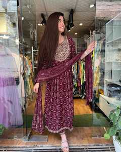 Pantalon Kurti en rayonne lourde de qualité supérieure à la mode à la demande avec Dupatta brodé avec un travail imprimé exportateur indien - Product Image 4