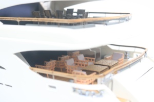 Vértigo Motor Yacht Miniatura | Modelo Premium de Yate Artesanal - Product Image 4