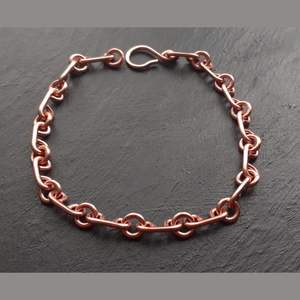 Joyería de pulsera de cobre creada para los mercados de moda mundial que destaca la sostenibilidad y la habilidad artesanal - Product Image 6