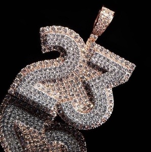 Magnifique collier pendentif en diamant naturel Or massif 10 carats Bijoux de luxe unisexe Design élégant Parfait pour les fiançailles Mariage - Product Image 2