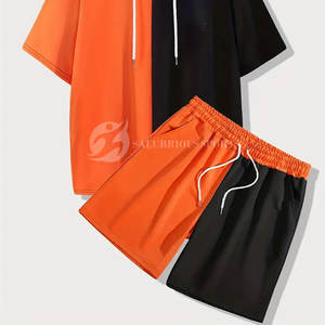 Conjunto Deportivo de Dos Piezas Personalizado con Capucha y Logotipo Estampado para Hombre, 100% Algodón, Sudadera con Capucha y Pantalones Cortos - Product Image 3