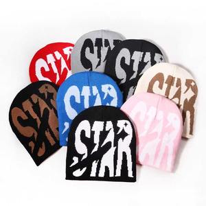 Nouvelle vente directe d'usine en gros lettre personnalisée motif tricot crâne bonnet acrylique tricot jacquard bonnet crâne bonnet tricoté - Product Image 1