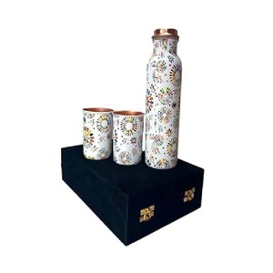 Restez hydraté de manière saine avec cette bouteille d'eau en cuivre pur artisanale - Product Image 1