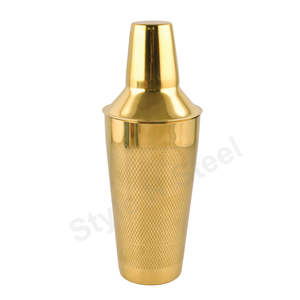 Shaker à cocktail en acier inoxydable avec placage or PVD et gravure - Product Image 1