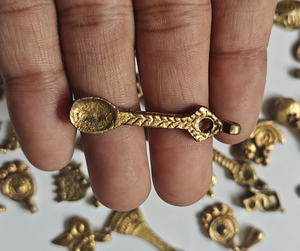 Impressionnant fait à la main en métal laiton plaqué or pendentif mélange forme 10To15mm pour bijoux de mode avec composants de prix de gros - Product Image 3