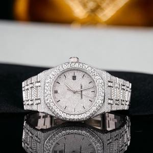 Lujoso reloj Moissanite Diamond Crafted Iced Out Diamond Dial Hip Hop Style Acero inoxidable Función de fecha Movimiento de cuarzo - Product Image 1