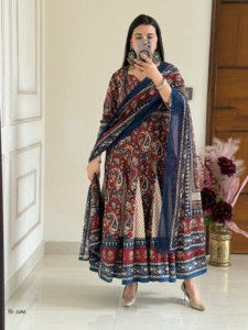 Traje de Diseñador Clásico y Tradicional para Mujer, Conjunto Étnico Premium, Fabricante Mayorista al Mejor Precio - Product Image 5