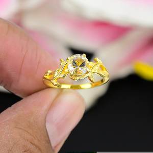 Bague feuille florale unique en or jaune 14 carats avec pierre précieuse en cristal naturel taillé en rond plaqué or fin pour mariages et fêtes - Product Image 1