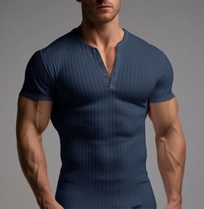 Camiseta Larga al por Mayor de Outfitize International con Abertura Lateral y Diseño de Dobladillo Personalizado - Product Image 1