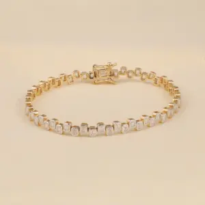 Bracelet tennis unique en diamant de laboratoire émeraude avec sertissage en bélière, argent sterling, 2,42 carats, clarté VS, bijoux de mode - Product Image 2