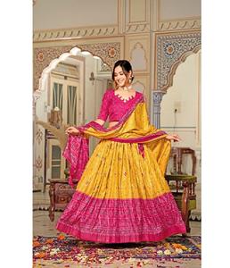 ชุดเลเฮนกาโชลีเจ้าสาวผ้าไหมทัสซาร์ ดีไซเนอร์ |   ชุดแต่งงานปักมือ - Product Image 1