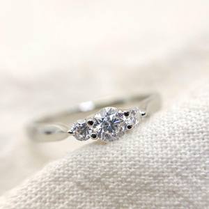 6มิลลิเมตรรอบตัดสีขาว CZ สามหินแหวนหมั้นแหวนเงินเจ้าสาวสัญญาเครื่องประดับแฟชั่นขายส่งกำหนดเองผู้ผลิต OEM - Product Image 1