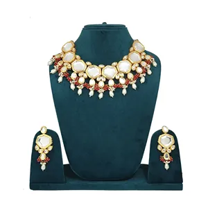 Ensemble de collier vintage de luxe plaqué or Meenakari Kundan avec perles blanches et diamants pour mariage ou cadeau, bijoux de mariée raffinés - Product Image 1