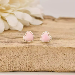 Boucles d'oreilles en forme de cœur en coquille de conque rose naturelle, coquille de conque rose en forme de cœur, pierres précieuses opales roses pour la fabrication de bijoux - Product Image 1