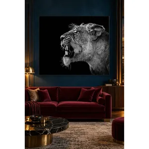 Profil de la lionne rugissante Fida sur fond noir, impression sur toile - Product Image 4