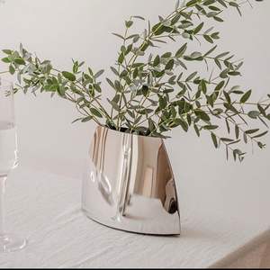 Vase à fleurs en métal décoratif moderne pour les espaces intérieurs tendance avec une finition de haute qualité et une beauté durable - Product Image 4