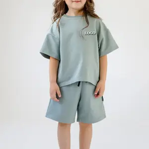 थोक मूल्य ट्रेंडी डिज़ाइन आरामदायक टीशर्ट और शॉर्ट्स सेट लड़कियों के लिए/कस्टम लोगो OEM ओवरसाइज़ दो पीस यूनिसेक्स ट्विन सेट