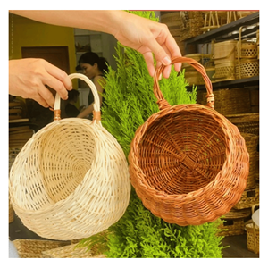 Cesta Colgante de Ratán Tejido Natural para Almacenamiento de Llaves en la Entrada y Decoración de Paredes, Hecho en Vietnam - Product Image 2
