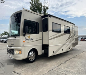 Camping-car d'occasion FLEETWOOD RV BOUNDER 35E modèle 2007 avec performances élevées, disponible à la vente - Product Image 4