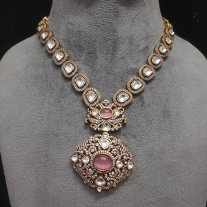 Conjunto de collar Polki de diseñador con pendientes, joyería nupcial de Latón chapado en oro mate para bodas y fiestas para Celebración de compromiso - Product Image 1