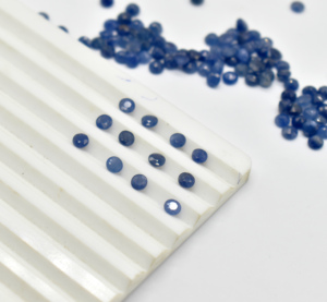 Piedra preciosa suelta calibrada facetada redonda de zafiro azul natural para la fabricación de joyas Piedra preciosa de zafiro redonda de tamaño de 4 mm - Product Image 5