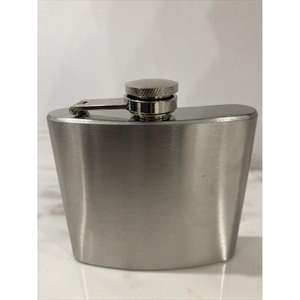 Nouveaux flocons de hanche en métal de la meilleure qualité faits à la main avec un design de forme mince forme et taille personnalisées pour un transport discret à très faible coût - Product Image 2